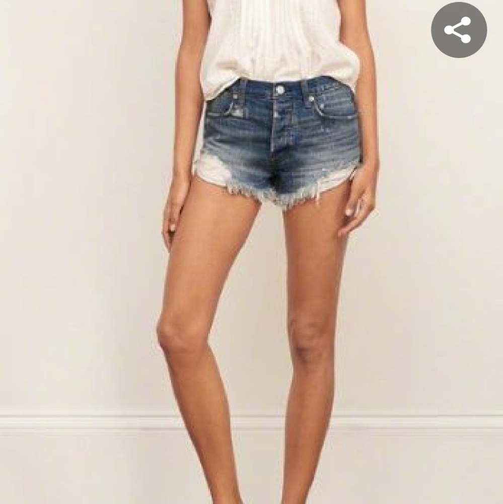 Abercrombie & Fitch festival short